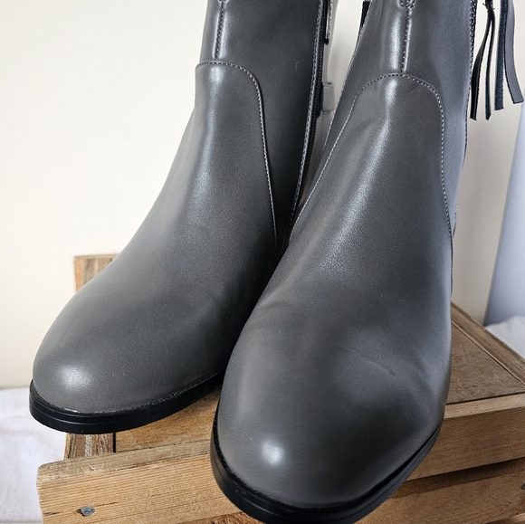 B Freshica Womens Ankle Boot New w/o box Gray Cuban Heel Zippers Almond Toe 10M - Picture 13 of 15